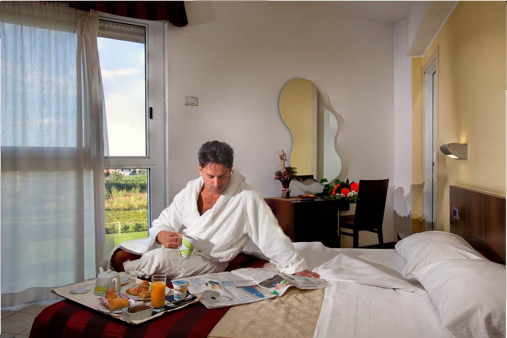 Seapark Spa Resort Джулианова Номер фото
