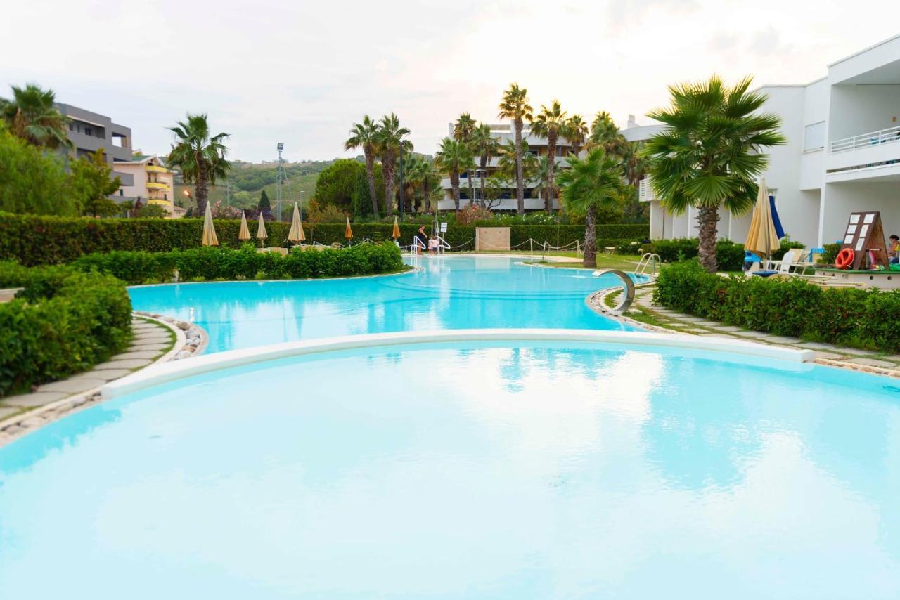 Seapark Spa Resort Джулианова Экстерьер фото
