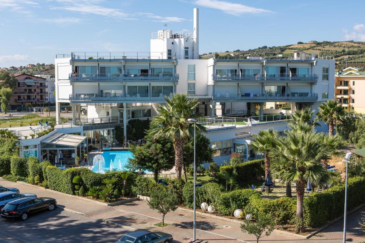 Seapark Spa Resort Джулианова Экстерьер фото